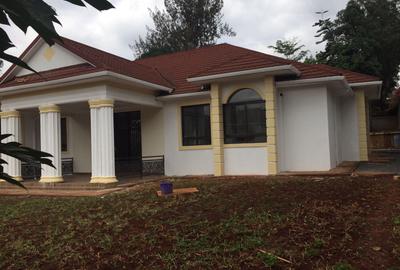 5 Bed House with En Suite in Runda