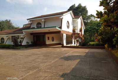 6 Bed House with En Suite in Runda