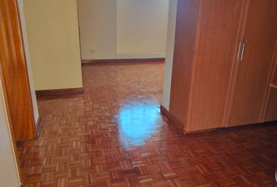 5 Bed Townhouse with En Suite in Lavington - 2
