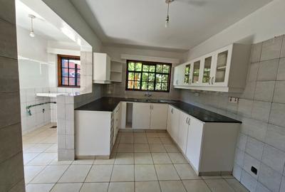 3 Bed Townhouse with En Suite at Runda - 4
