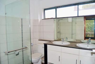 4 Bed Townhouse with En Suite in Lavington - 2