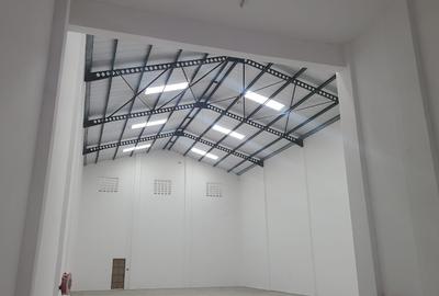 8,005 ft² Warehouse with Fibre Internet in Mlolongo - 2
