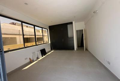 Serviced 1 Bed Apartment with En Suite at 1St Avanue - 4