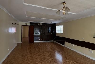 5 Bed Townhouse with En Suite in Lavington - 3