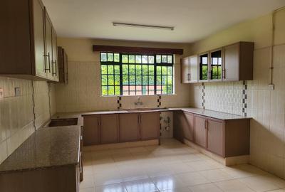 5 Bed Townhouse with En Suite in Rosslyn - 2