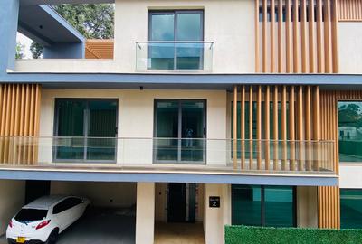 5 Bed Villa with En Suite at Chalbi Drive