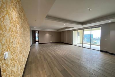 3 Bed Apartment with En Suite in Parklands - 4