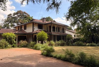 5 Bed Villa with En Suite in Nyari