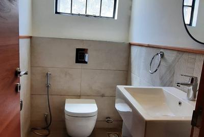 5 Bed Townhouse with En Suite in Lavington - 4