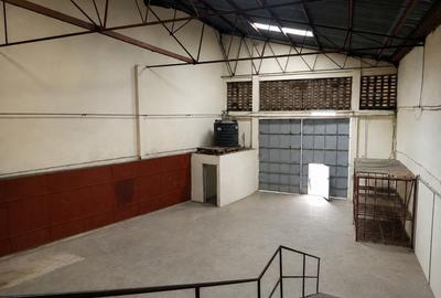 28,602 ft² Warehouse in Industrial Area - 2