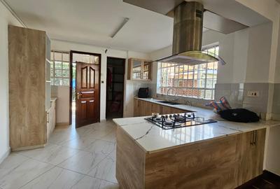 5 Bed House with En Suite in Runda - 3