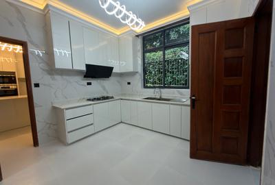 6 Bed Villa with En Suite in Karen - 4
