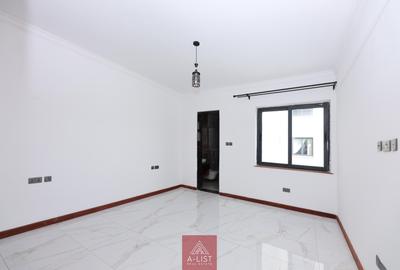3 Bed Apartment with En Suite at Nyando Road - 2