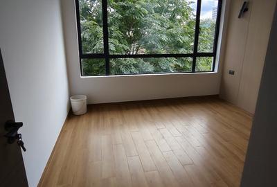 1 Bed Apartment with Swimming Pool in Kilimani - 4