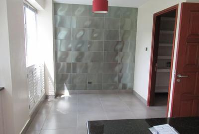 3 Bed Apartment with En Suite in Riverside - 4