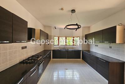 5 Bed House with En Suite in Runda - 3