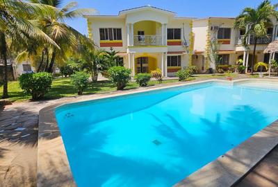 4 Bed House with En Suite at Hr93