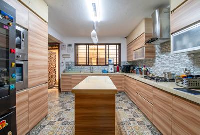 5 Bed Townhouse with En Suite in Lavington - 4