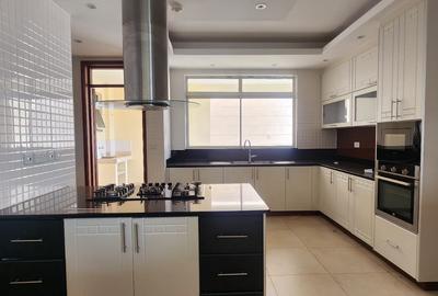 4 Bed House with En Suite in Parklands