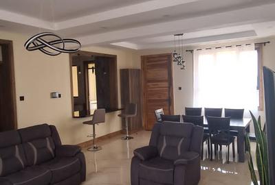 6 Bed Townhouse with En Suite in Banana