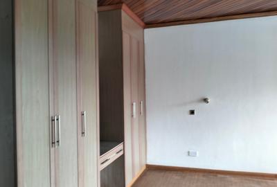 5 Bed Townhouse with En Suite in Lavington