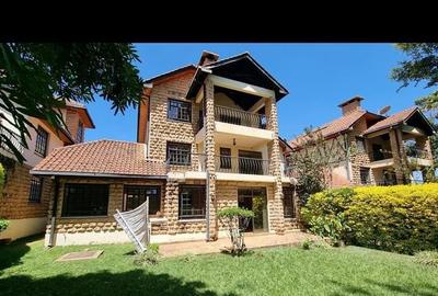 4 Bed Townhouse with En Suite in Lavington