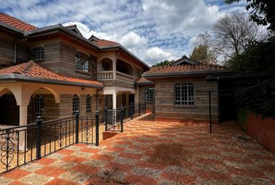 5 Bed House with En Suite at Nyari