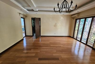 4 Bed Apartment with En Suite at Riverside Dr
