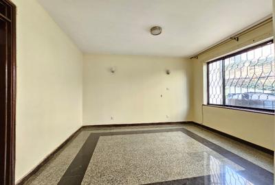 5 Bed Townhouse with En Suite in Brookside