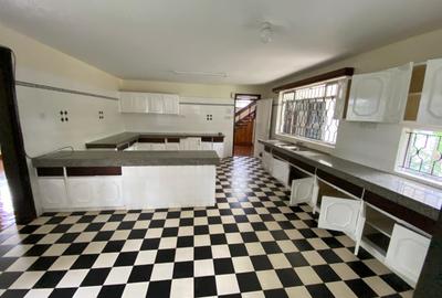 5 Bed House with En Suite in Gigiri - 3