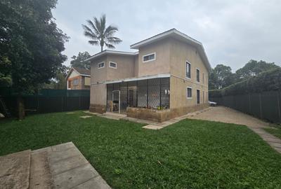 6 Bed House with En Suite in Runda