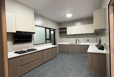 3 Bed Apartment with En Suite at Othaya Road - 4