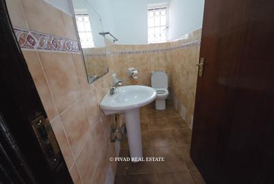 5 Bed House with En Suite in Runda - 3