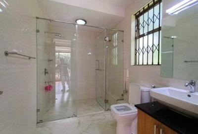 5 Bed Townhouse with En Suite in Lavington