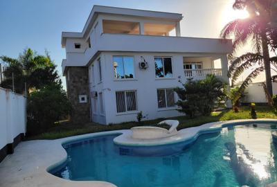 3 Bed House with En Suite in Diani - 2