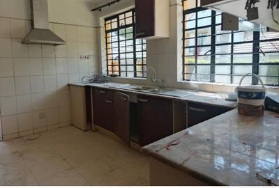 4 Bed Townhouse with En Suite in Lavington