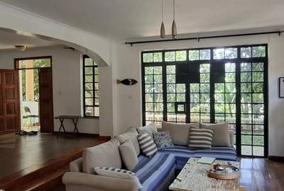 5 Bed House with En Suite at Kyuna - 4
