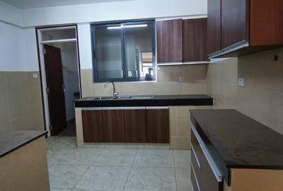 4 Bed Apartment with En Suite in Parklands