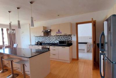 Serviced 2 Bed Apartment with En Suite at Brookside Drive - 4