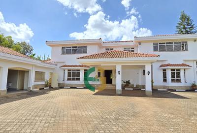 5 Bed House with En Suite in Runda