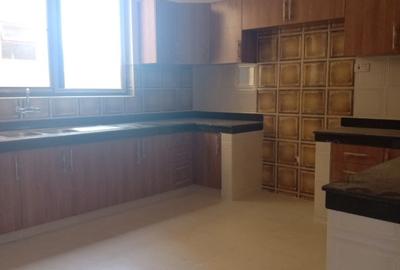 3 Bed Apartment with En Suite at As2012