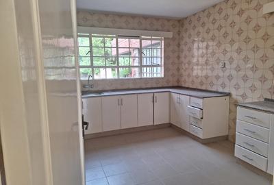 3 Bed Apartment with En Suite in Kileleshwa