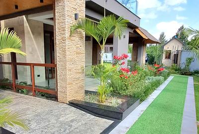 5 Bed Villa with En Suite at Runda