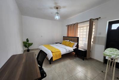 1 Bed House with Garden in Lavington - 3