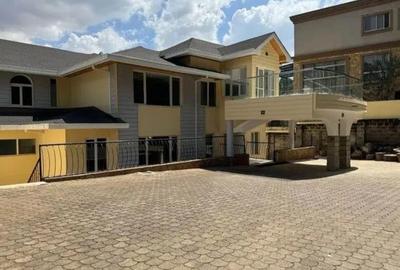 5 Bed Townhouse with En Suite in Kitisuru