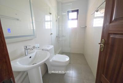 3 Bed Apartment with Garden at Thome Estate - 4
