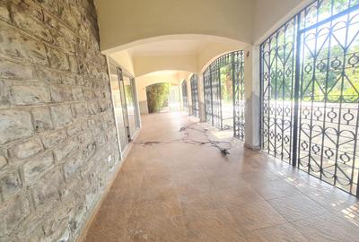 6 Bed House with En Suite at Lavington - 4