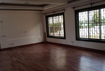 5 Bed Townhouse with En Suite in Westlands Area - 3