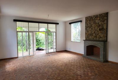 4 Bed House with En Suite in Runda - 2