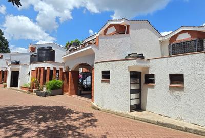 6 Bed Townhouse with En Suite at Lavington Close - 2